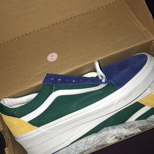 Yacht Club Vans